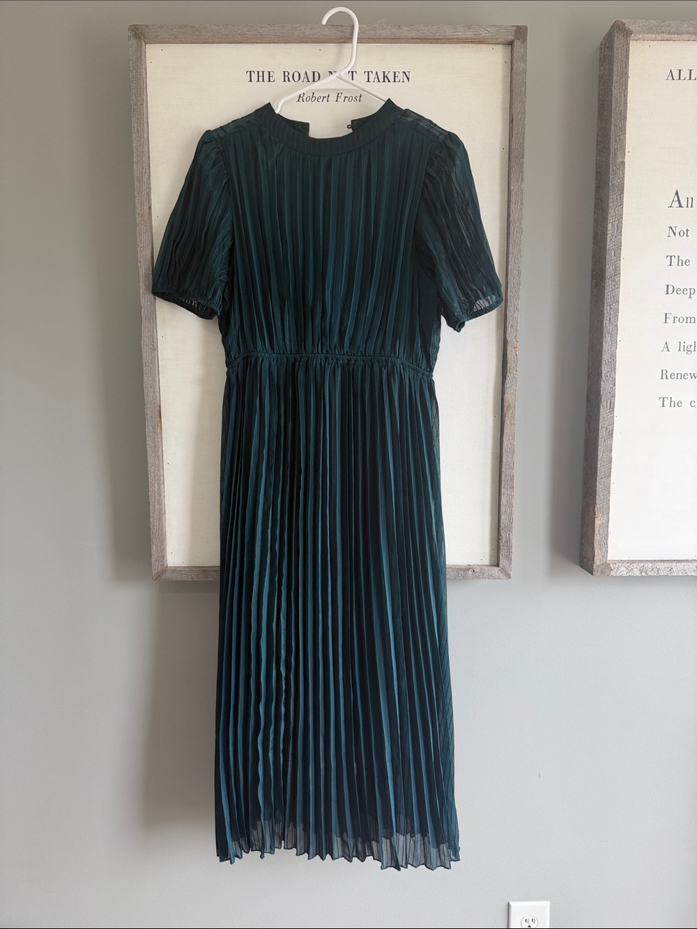 Pleated Midi Dress in forest green - Elegant Short Sleeve Dress
